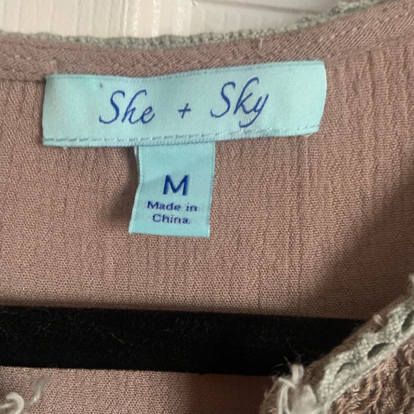 She + Sky Brown Relaxed Ruffled Tunic - Picture 4 of 8